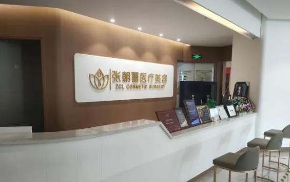 郑州面部抽脂哪家好？东方vs天后_技术好价格不贵!