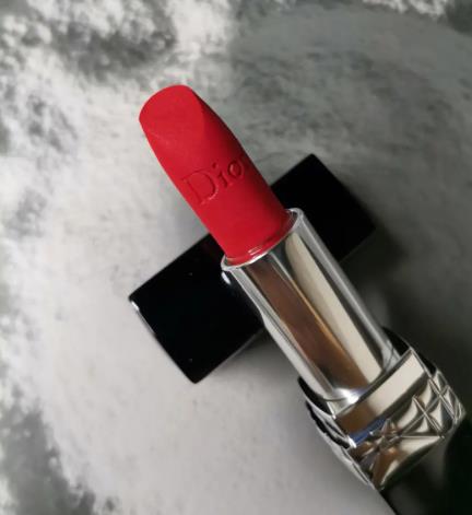 迪奥口红999怎么分辨是不是正品？