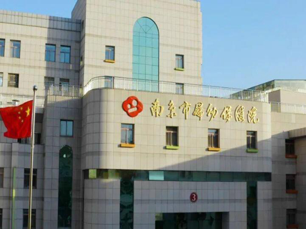 南京妇幼整形隆鼻价格多少？玻尿酸隆鼻3000-8000 元 / 次