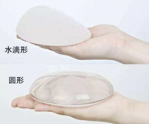 威宁假体隆胸手感：静态躺平像揣了两团温热的棉花，用手摸根本分不清真假